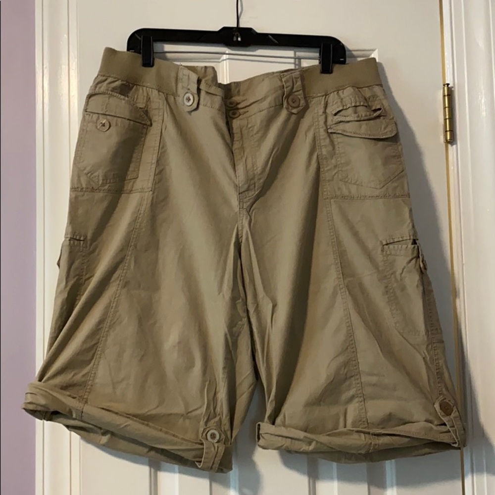 Lane Bryant kaki cargo Bermuda’s